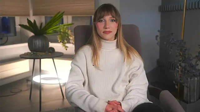 Snapshot of PegCubillo chatting on 12.18.25 PegCubillo online show from 12.18.25