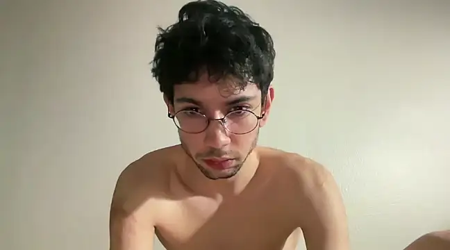 Snapshot of CologneAura chatting on 03.15.25 CologneAura online show from 03.15.25