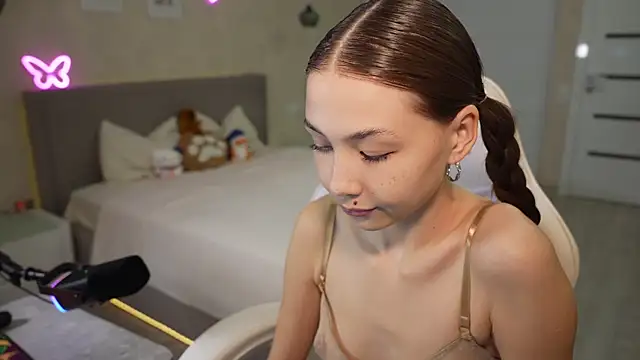 luna young online show from 05.01.26