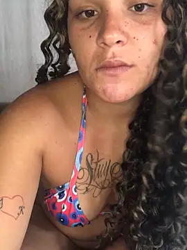 Snapshot of Geelalmeida chatting on 12.20.25 Geelalmeida online show from 12.20.25