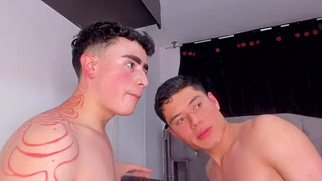 Snapshot of naughtysalomon__ chatting on 12.17.25 naughtysalomon online show from 12.17.25