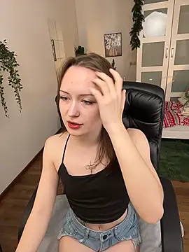 Snapshot of selin_diorr chatting on 12.16.25 selin diorr online show from 12.16.25