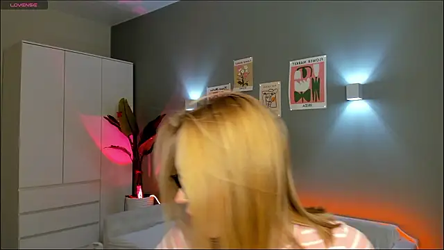 Aurelia Voss online show from 02.04.26