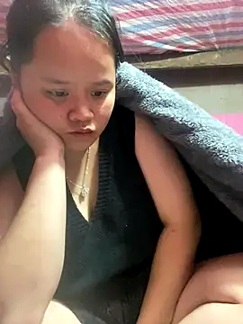 Snapshot of Thanhhuyen001 chatting on 12.18.25 Thanhhuyen001 online show from 12.18.25