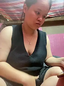 Snapshot of Thanhhuyen001 chatting on 12.21.25 Thanhhuyen001 online show from 12.21.25