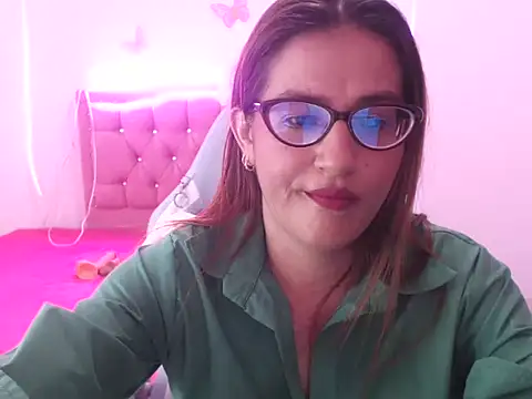 Snapshot of NathyVega chatting on 12.18.25 NathyVega online show from 12.18.25