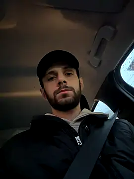 Snapshot of xbear00 chatting on 12.16.25 xbear00 online show from 12.16.25