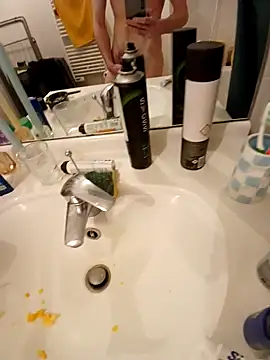 Snapshot of Oposum4 chatting on 12.16.25 Oposum4 online show from 12.16.25