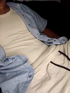 Snapshot of HotJXS chatting on 12.18.25 HotJXS online show from 12.18.25