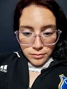 Snapshot of mara_adiction chatting on 12.17.25 mara adiction online show from 12.17.25