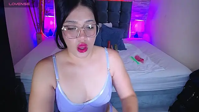 Snapshot of Valeri_hot22 chatting on 06.11.26 Valeri hot22 online show from 06.11.26