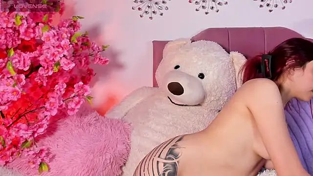 Nickie reed  online show from 04.21.26