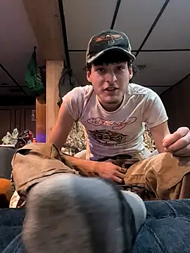 Snapshot of B8RHUNG chatting on 12.19.25 B8RHUNG online show from 12.19.25