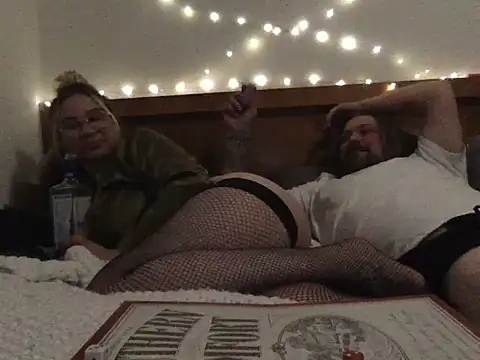 Snapshot of ControlledDesire chatting on 12.20.25 ControlledDesire online show from 12.20.25