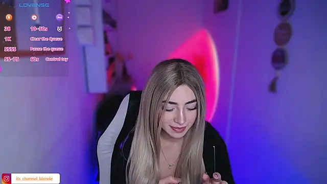 Snapshot of channel_blondee chatting on 02.12.26 channel blondee online show from 02.12.26