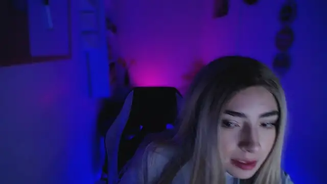 Snapshot of channel_blondee chatting on 02.17.26 channel blondee online show from 02.17.26