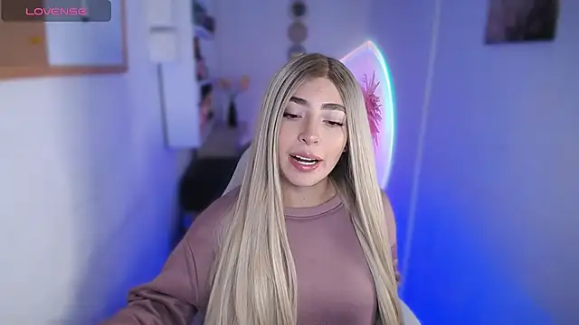 Snapshot of channel_blondee chatting on 03.20.26 channel blondee online show from 03.20.26