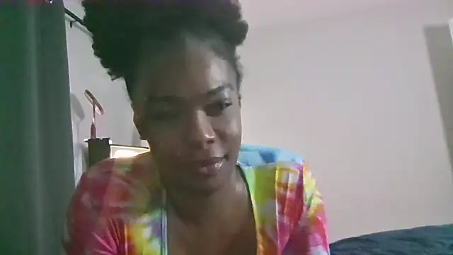 Snapshot of luxmina chatting on 12.17.25 luxmina online show from 12.17.25