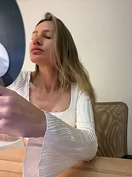 Snapshot of 1Moonlight1 chatting on 01.17.26 1Moonlight1 online show from 01.17.26