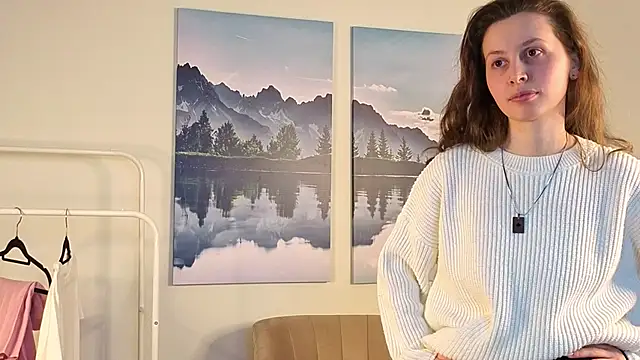 Snapshot of CarlotaAllemand chatting on 12.18.25 CarlotaAllemand online show from 12.18.25