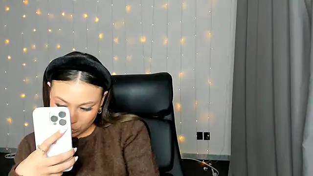 ArnitaAsma online show from 12.18.25