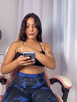 Laurapocah online show from 12.18.25