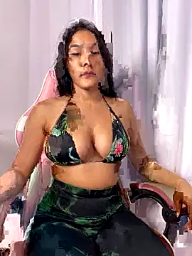 Laurapocah online show from 12.19.25