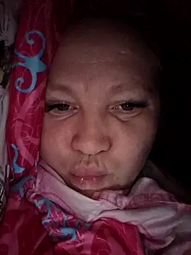 Snapshot of MikasXNiksssxX chatting on 12.17.25 MikasXNiksssxX online show from 12.17.25