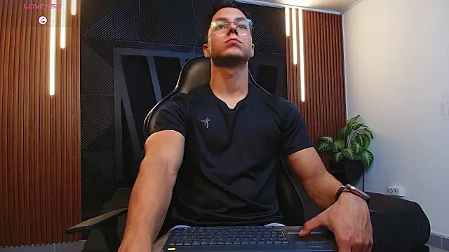 Noah Clarkk online show from 02.10.26