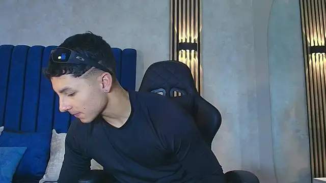 Noah Clarkk online show from 06.12.26