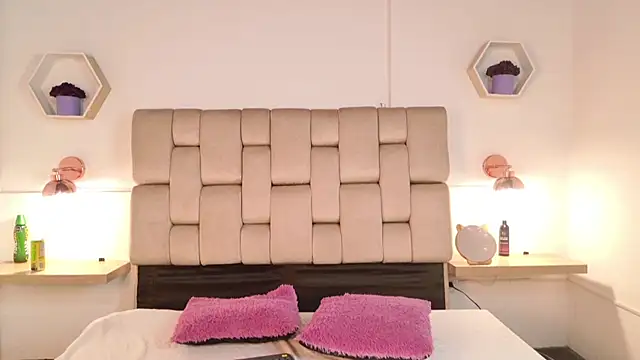 katiamoree online show from 05.04.26
