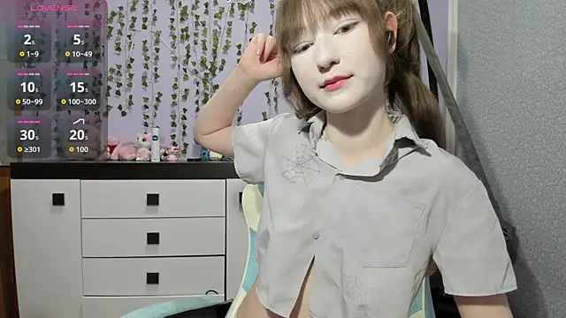 Snapshot of Yoonhee_ki chatting on 05.25.26 Yoonhee ki online show from 05.25.26