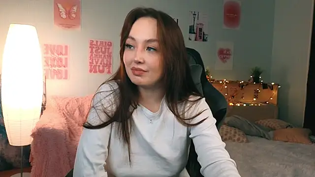 Snapshot of fallin_lovee chatting on 01.08.26 fallin lovee online show from 01.08.26