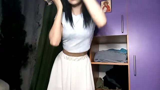 Snapshot of CaryJaurigue chatting on 12.18.25 CaryJaurigue online show from 12.18.25