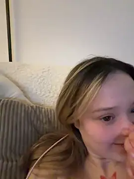 Snapshot of LilyLuck_ chatting on 02.17.26 LilyLuck online show from 02.17.26