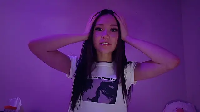 Snapshot of luvvivii chatting on 01.13.26 luvvivii online show from 01.13.26