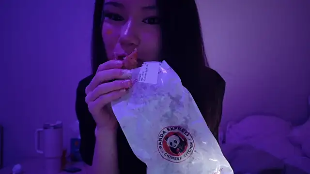 Snapshot of luvvivii chatting on 01.16.26 luvvivii online show from 01.16.26