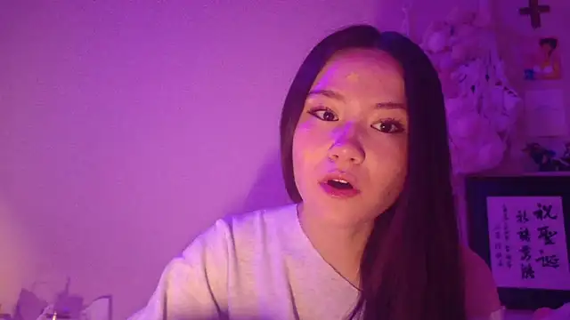 Snapshot of luvvivii chatting on 02.04.26 luvvivii online show from 02.04.26