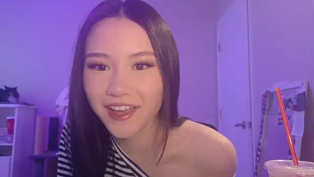 Snapshot of luvvivii chatting on 03.10.26 luvvivii online show from 03.10.26