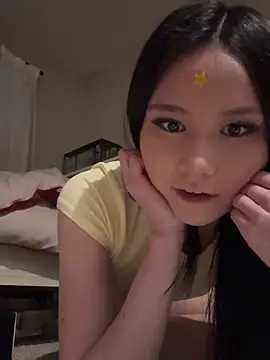 Snapshot of luvvivii chatting on 03.12.26 luvvivii online show from 03.12.26