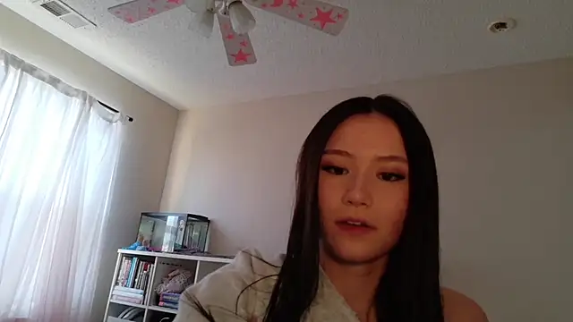 Snapshot of luvvivii chatting on 03.13.26 luvvivii online show from 03.13.26