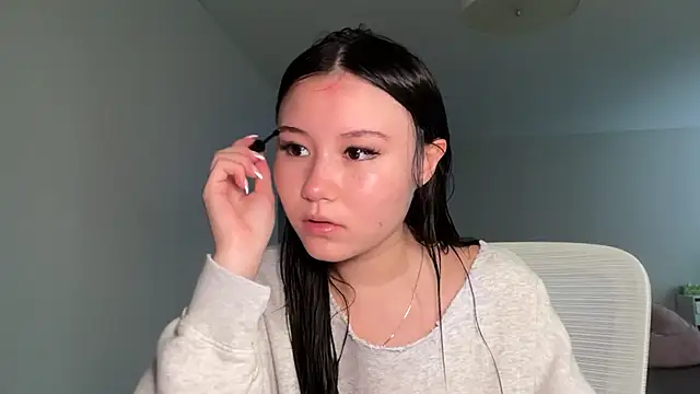 Snapshot of luvvivii chatting on 07.21.26 luvvivii online show from 07.21.26