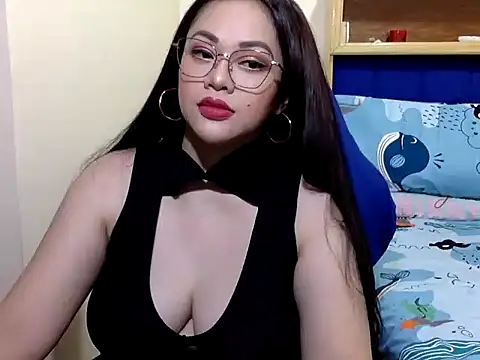 Snapshot of celine_margo chatting on 06.17.26 celine margo online show from 06.17.26