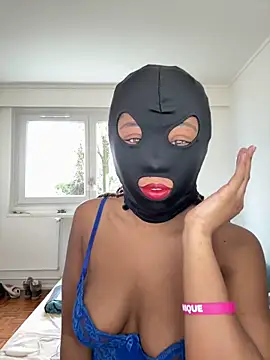 Snapshot of cassie_miller_velvet chatting on 12.22.25 cassie miller velvet online show from 12.22.25