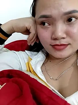 Snapshot of cherry-cute chatting on 12.19.25 cherry-cute online show from 12.19.25