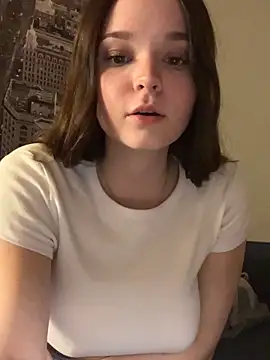 Snapshot of ElenaMariee chatting on 12.20.25 ElenaMariee online show from 12.20.25