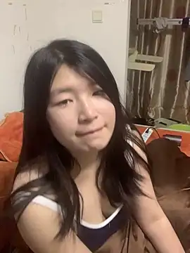 Snapshot of Luozhiqi520 chatting on 12.19.25 Luozhiqi520 online show from 12.19.25