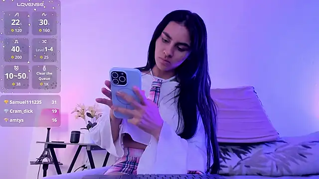 Snapshot of ManuelaEvans_ chatting on 05.19.26 ManuelaEvans online show from 05.19.26