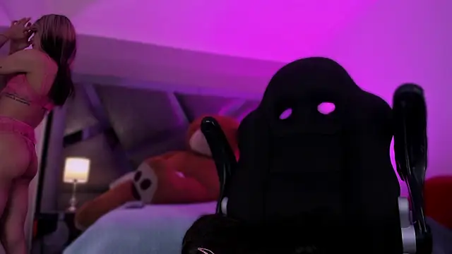 Charlotteinpole online show from 03.16.26