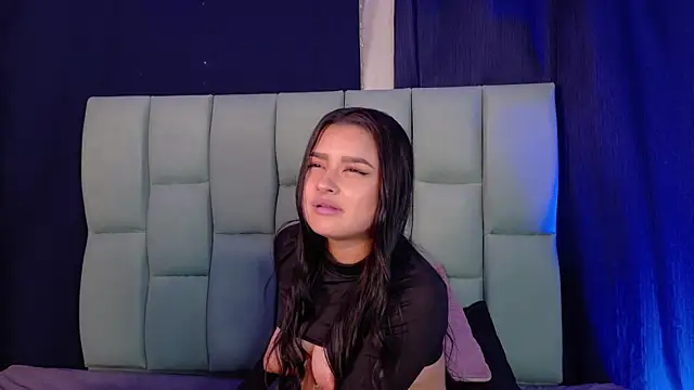 Emilyy05  online show from 04.21.26